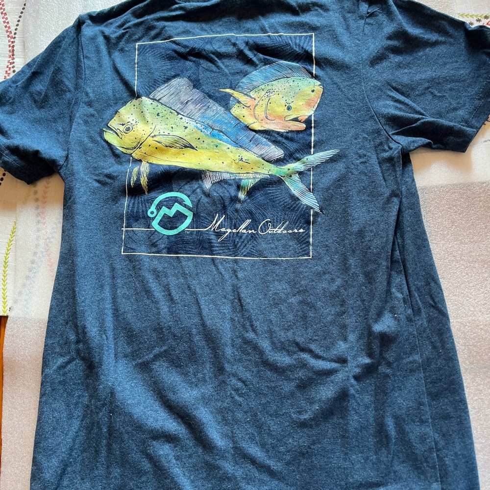 Magellan Outdoors Graphic Tee with Yellow and Blue Fish